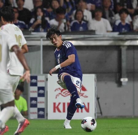 後半、パスを出す中野（撮影・北村雅宏）