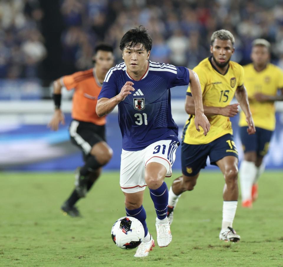 前半、前線へ駆け上がる日本代表・谷村海那（撮影・伊藤笙子）