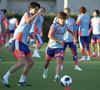 ボールを追いかける久保建英（撮影・千葉大輝）