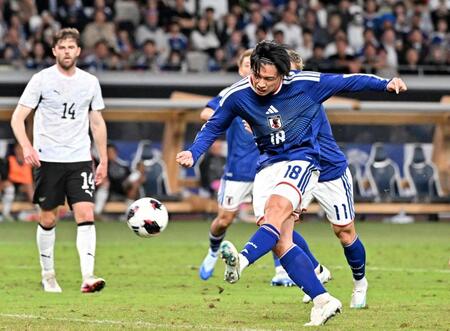 前半、先制ゴールを決める上田