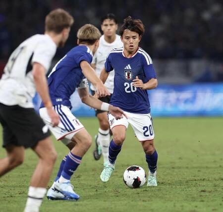 前半、前線へ上がる日本代表・久保建英（撮影・伊藤笙子）