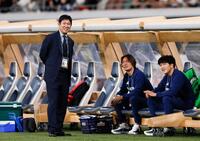 ニュージーランド戦に臨む森保監督（左）