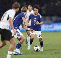 前半、前線へ上がる日本代表・久保建英（撮影・伊藤笙子）