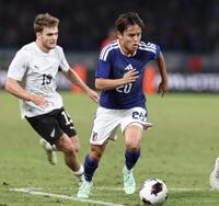 前半、ゴール前へ駆け上がる日本代表・久保建英（撮影・伊藤笙子）