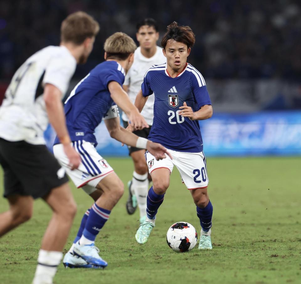 前半、前線へ上がる日本代表・久保建英（撮影・伊藤笙子）