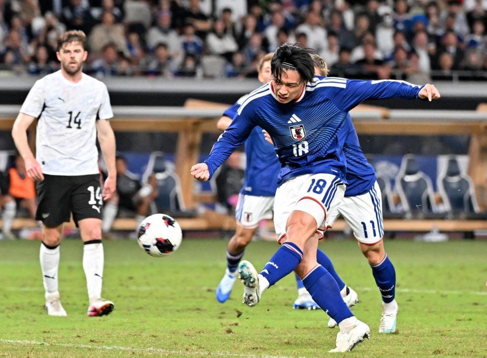 前半、先制ゴールを決める上田