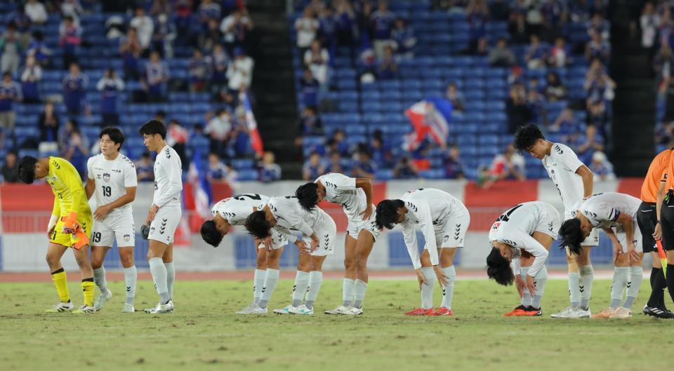 横浜Ｍに敗れ肩を落とす京産大イレブン（撮影・吉澤敬太）