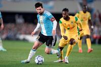 　国際親善試合のベナン戦で攻め込む（左）（ＡＰ＝共同）