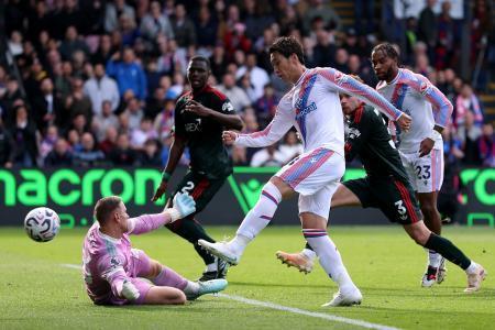 　サッカーのイングランド・プレミアリーグで、ノッティンガム・フォレスト戦に出場したクリスタルパレスの鎌田大地＝１１日、ロンドン（ゲッティ＝共同）