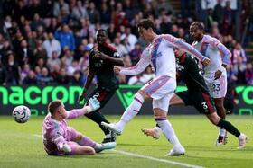 　サッカーのイングランド・プレミアリーグで、ノッティンガム・フォレスト戦に出場したクリスタルパレスの鎌田大地＝１１日、ロンドン（ゲッティ＝共同）