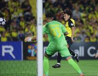 前半、先制ゴールを決める久保藤次郎（撮影・吉澤敬太）