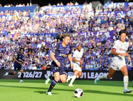 広島復帰後初めて本拠地でプレーした浅野(撮影・畠山賢大）