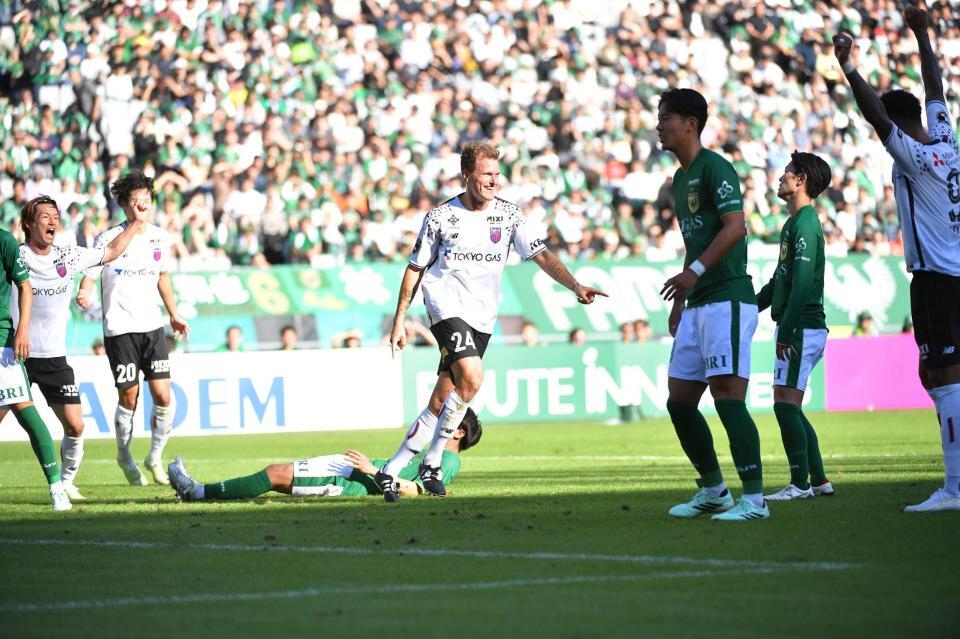 前半、先制点を決めたＦＣ東京・アレクサンダーショルツ（撮影・千葉大輝）