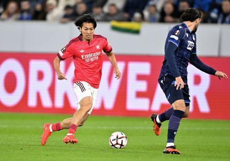 　ホッフェンハイム戦で攻め込むリヨンの中村＝ジンスハイム（ゲッティ＝共同）