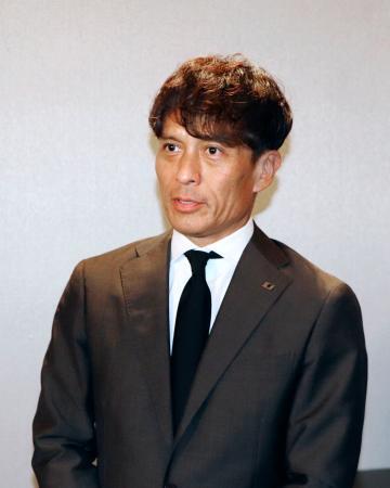 　ＡＦＣの臨時総会後、取材に応じる日本協会の日本サッカー協会の宮本恒靖会長＝２３日、東京都内