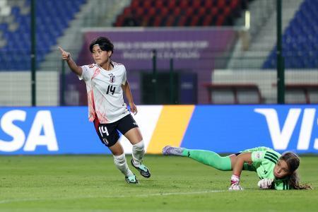 　サッカーのＵ-１７女子Ｗ杯のベネズエラ戦で、先制ゴールを決めた花城恵唯（左）＝２４日、モロッコ・ラバト（ゲッティ＝共同）