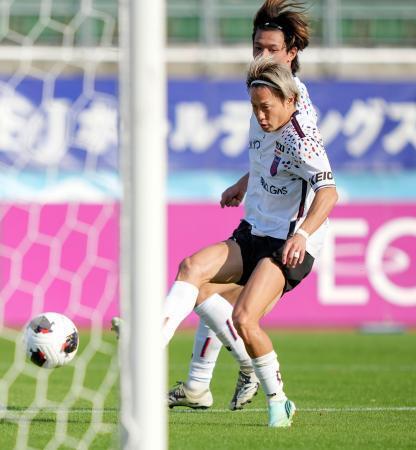 　岡山-ＦＣ東京　前半、先制ゴールを決めるＦＣ東京・仲川＝ＪＦＥス