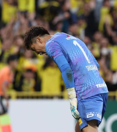 前半、失点し叫ぶ浦和・西川（撮影・佐々木彰尚）