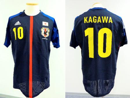 　選手名と背番号に黄色が使われたサッカーコンフェデ杯の日本代表ユニホーム