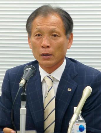 　記者会見でＪＦＡナショナルフットボールセンターについて説明する日本サッカー協会の原博実専務理事