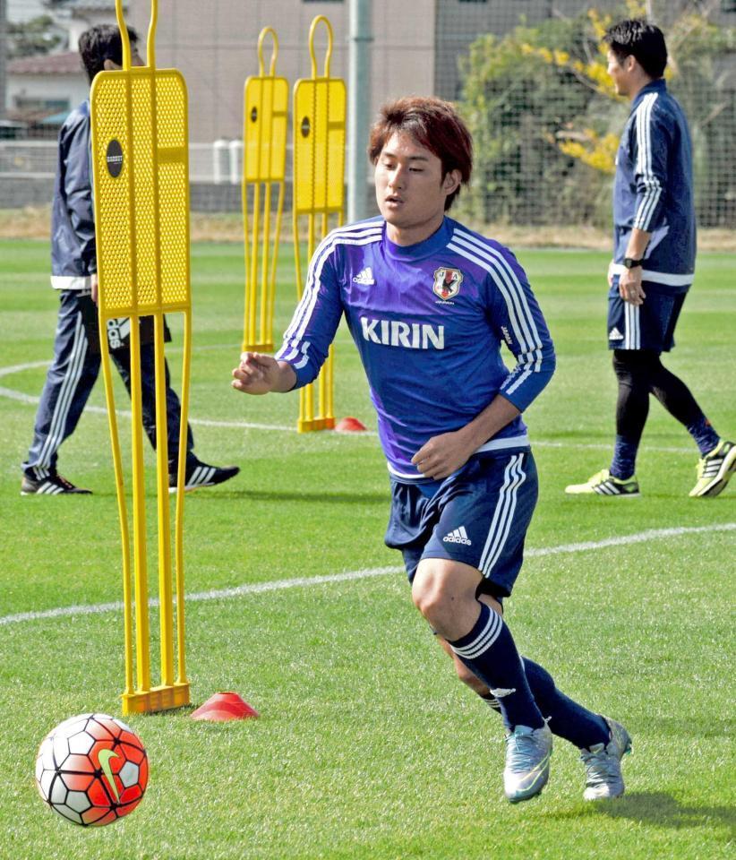 　ボールを追うＵ-２２日本代表・関根