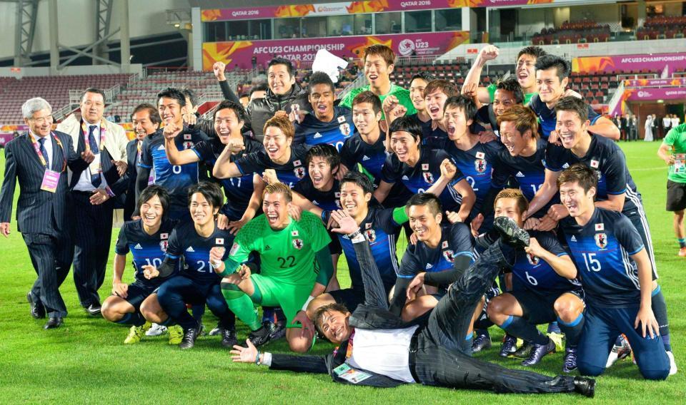 　喜ぶ手倉森ジャパン