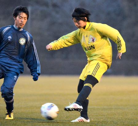 　試合形式の練習でシュートを放つ田中美（撮影・村中拓久）