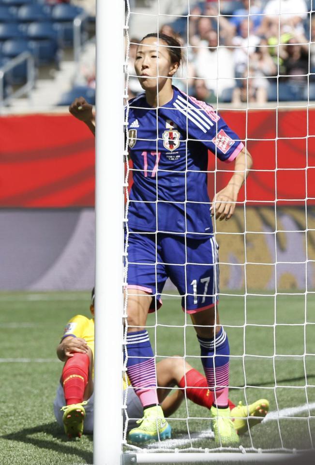 　前半、先制ゴールを決めガッツポーズする大儀見