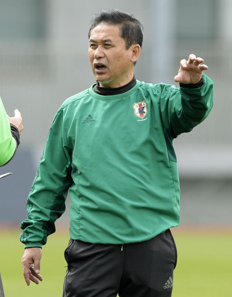 　ベトナム戦に向けた練習で指示を出す佐々木監督