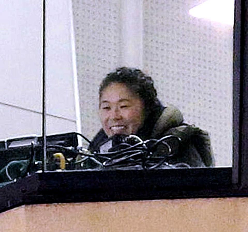 　試合を観戦する澤さん（撮影・持木克友）