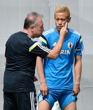 代表合宿に合流の本田 早速トップ下で練習 ブラジルｗ杯本田圭佑 デイリースポーツオンライン