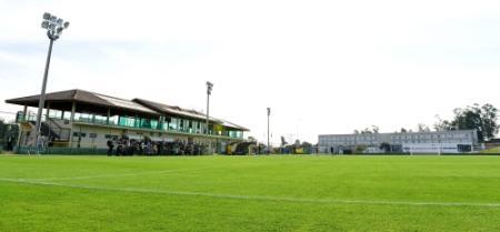 日本代表が合宿を行うイトゥのグラウンドと宿舎（右奥）＝ブラジル・イトゥ（撮影・吉澤敬太）