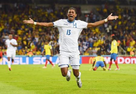 　前半、先制ゴールを決め、両手を広げて喜ぶホンジュラスのコストリー