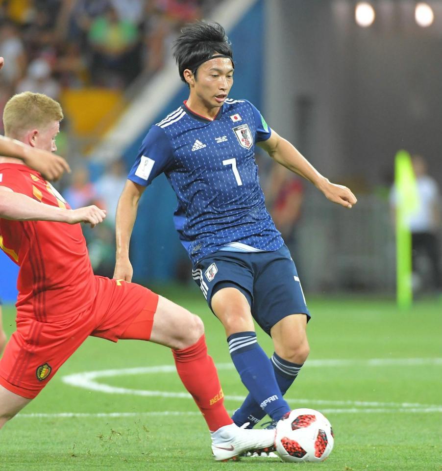 　前半パスを出す、ＭＦ柴崎