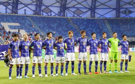 　サッカーＷ杯本番前最後の国際親善試合となるカナダ戦に臨む日本代表イレブン＝１７日、ドバイ（共同）