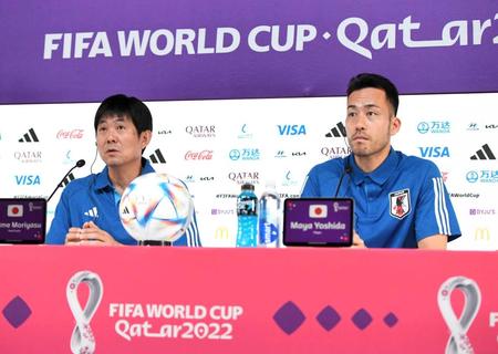 　前日会見に臨む森保監督（左）と吉田（撮影・金田祐二）