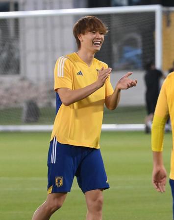 　笑顔の板倉滉（撮影・金田祐二）