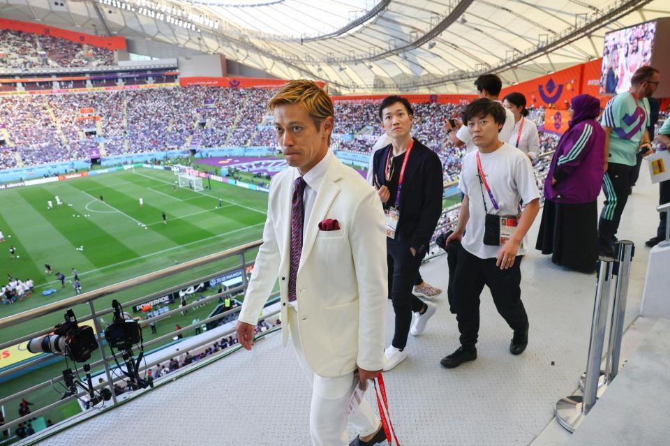 本田圭佑は勝負の白スーツで初解説 ドイツ代表の弱点も指摘 サッカーｗ杯 デイリースポーツ Online