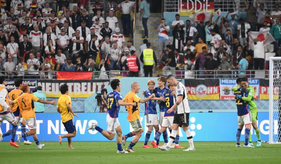 　勝利を喜ぶ日本代表イレブン＝２３日