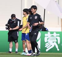 　練習を見る森保監督（撮影・金田祐二）
