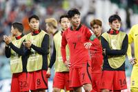 　ガーナに敗れさえない表情の孫興民（７）ら韓国イレブン（共同）