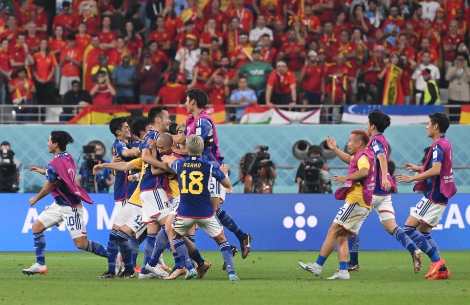 　勝利に歓喜の日本イレブン（撮影・金田祐二）