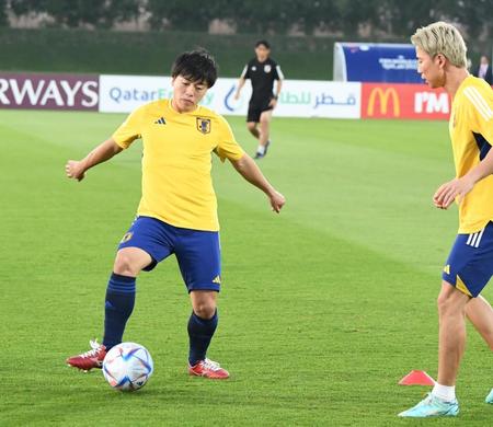 　調整する相馬勇紀（撮影・金田祐二）