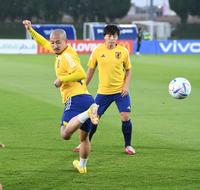 　調整する前田大然（撮影・金田祐二）