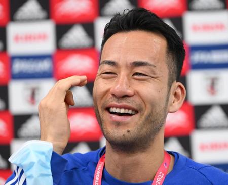 　一夜明け、心境を語る吉田麻也（撮影・金田祐二）