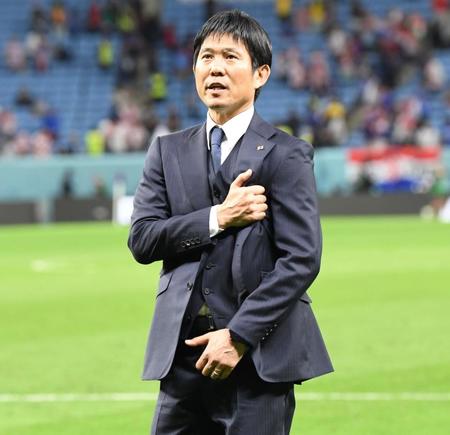 　サポーターに感謝する森保監督＝５日