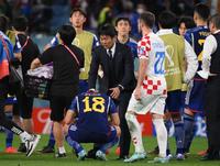 　イレブンをねぎらう森保一監督（撮影・金田祐二）