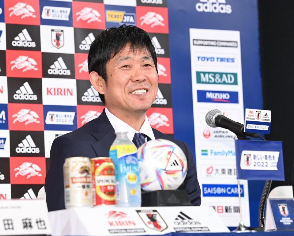 　日本に到着し、清清しい表情で会見する日本代表・森保一監督（撮影・高石航平）