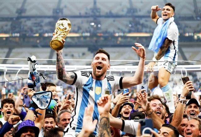 メッシ悲願のV 決勝で2発＆MVP“最後のW杯”でついに
