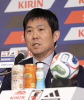 会見する森保監督